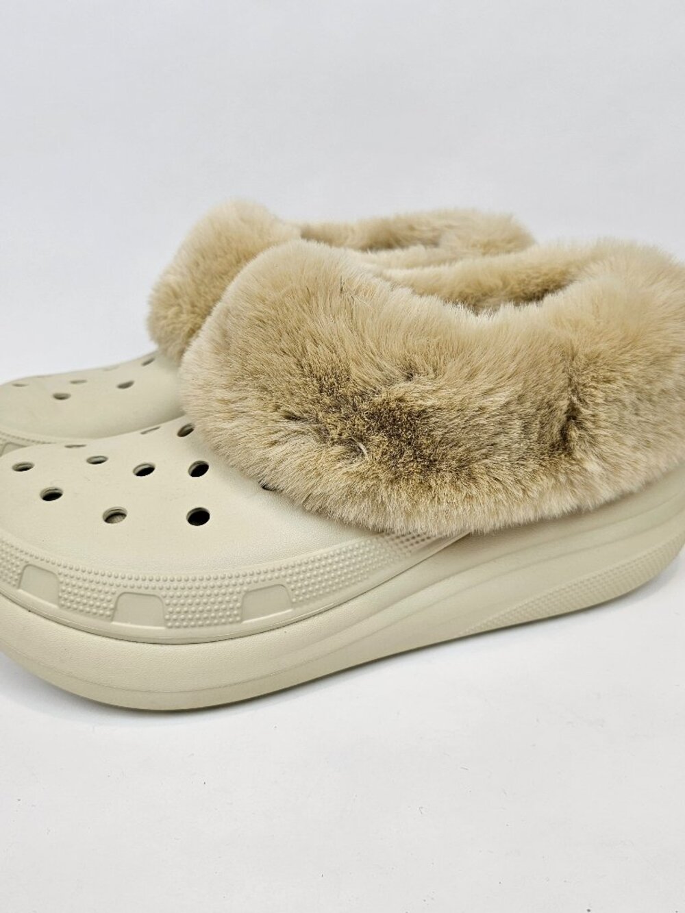 Crocs Furever Crush Clog Bone Faux Fur Platform Men 8 Women 10 208446 Unisex